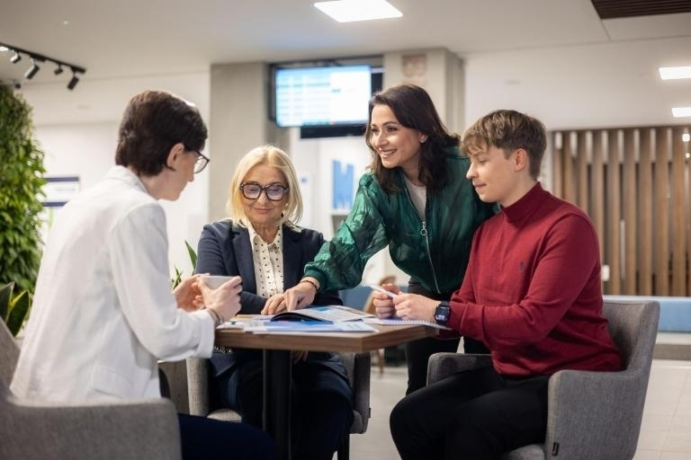 Wpływ społeczny | Uniwersytet WSB Merito Warszawa: Studenci_2025
