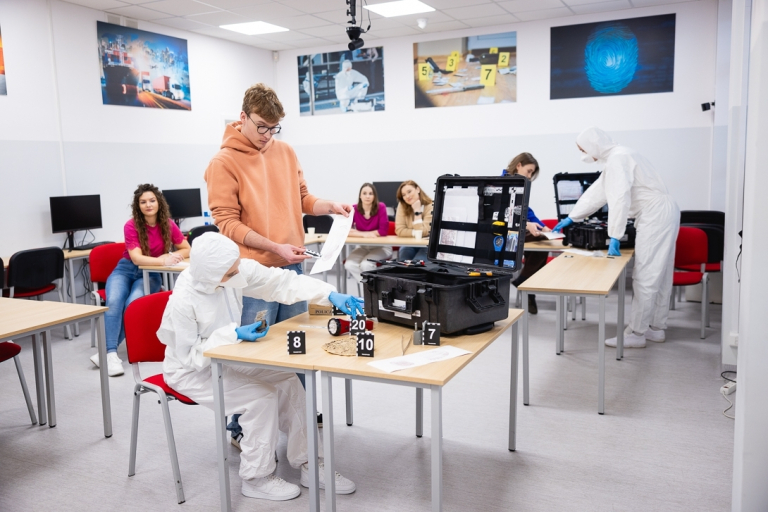 Zarządzanie kryzysowe i ochrona ludności | Studia I stopnia w Warszawie | Uniwersytet WSB Merito Warszawa: Laboratorium krymianlistyczne