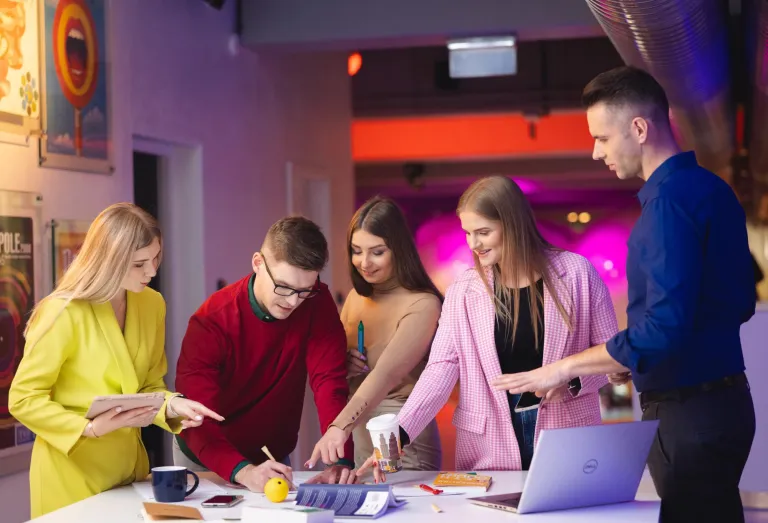 Psychologia negocjacji i mediacji | Studia I stopnia w Warszawie | Uniwersytet WSB Merito Warszawa: Zdjęcie główne: Warszawa - grupa studentów