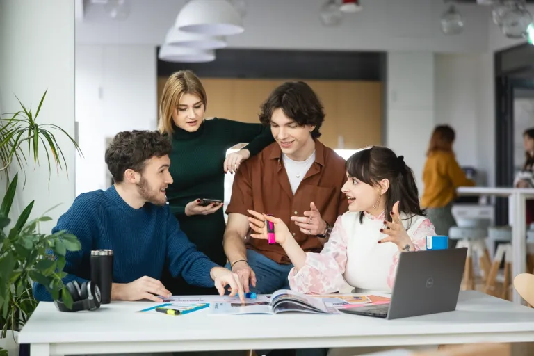 Zarządzanie projektem – Junior Project Manager | Studia II stopnia w Warszawie | Uniwersytet WSB Merito Warszawa: grupa studentów