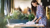 Psychologia kliniczna | Studia jednolite magisterskie we Wrocławiu | Uniwersytet WSB Merito we Wrocławiu: Wrocław - psychologia kliniczna - studentka ucząca się do egzaminu