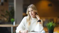 Content Marketing i storytelling 360° | Studia I stopnia we Wrocławiu | Uniwersytet WSB Merito we Wrocławiu: studentka sporządzająca notatki