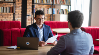 Tester oprogramowania dla aplikacji mobilnych i serwerowych z zastosowaniem AI | Studia podyplomowe we Wrocławiu | Uniwersytet WSB Merito we Wrocławiu: uczestnik studiów podyplomowych na rozmowie o pracę