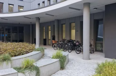 Rowerem na uczelnię? W drogę! | Aktualności | Uniwersytet WSB Merito we Wrocławiu: stacja rowerowa