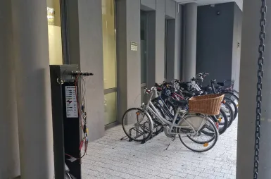 Rowerem na uczelnię? W drogę! | Aktualności | Uniwersytet WSB Merito we Wrocławiu: stacja rowerowa