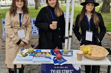 Strefa zdrowia na mecie Rajdu z Klasą | Aktualności | Uniwersytet WSB Merito we Wrocławiu: Rajd z Klasą