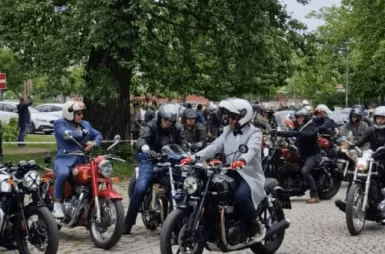 Strefa zdrowia na mecie Rajdu z Klasą | Aktualności | Uniwersytet WSB Merito we Wrocławiu: Rajd z Klasą
