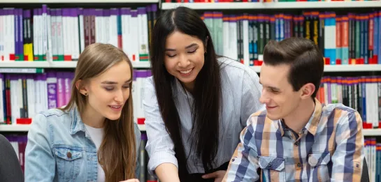 Studia II stopnia z podyplomowymi we Wrocławiu | Uniwersytet WSB Merito we Wrocławiu: studia ii stopnia z podyplomowymi, studenci, nauka, praca w grupie, biblioteka