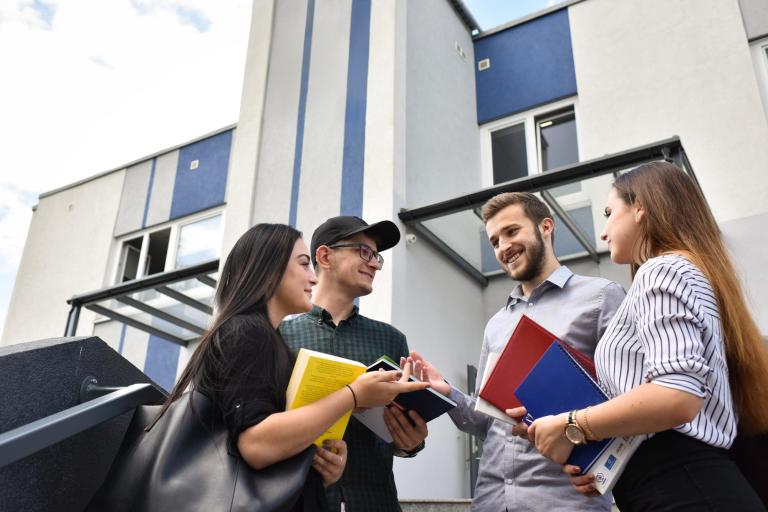 Certyfikaty językowe | Uniwersytet WSB Merito we Wrocławiu: budynek A, studenci