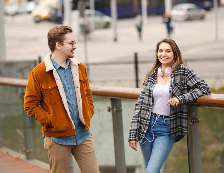 Stypendia i zniżki | Uniwersytet WSB Merito we Wrocławiu: studenci w centrum Wrocławia