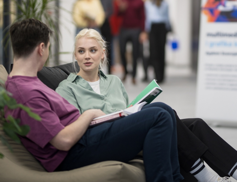 Logistyka bezpieczeństwa w służbach mundurowych | Studia II stopnia ze studiami podyplomowymi  | Uniwersytet WSB Merito we Wrocławiu: studenci w strefie studenta