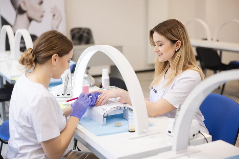 Pracownia manicure i stylizacji paznokci | Uniwersytet WSB Merito we Wrocławiu: pracownia manicure i stylizacji paznokci