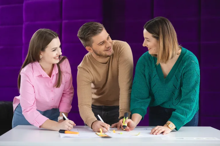 Healthcare Management | Studia II stopnia we Wrocławiu | Uniwersytet WSB Merito we Wrocławiu: studenci pracujący nad projektem grupowym