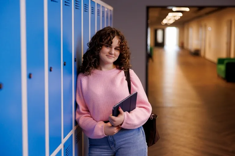 Dietetyka | Studia II stopnia we Wrocławiu | Uniwersytet WSB Merito we Wrocławiu: studentka pozująca do zdjęcia